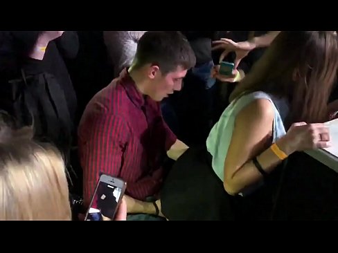 ❤️ Sesso reale in un nightclub russo. Ragazza russa di 18 anni nell'ano e nella vagina scopata in un nightclub Super pornoal it.pornmega.ru ☑